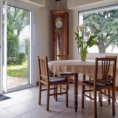 Locquirec Sleeps 9 Le Meix-Saint-Epoing